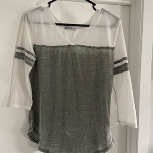 3/4 sleeve v-neck shirt